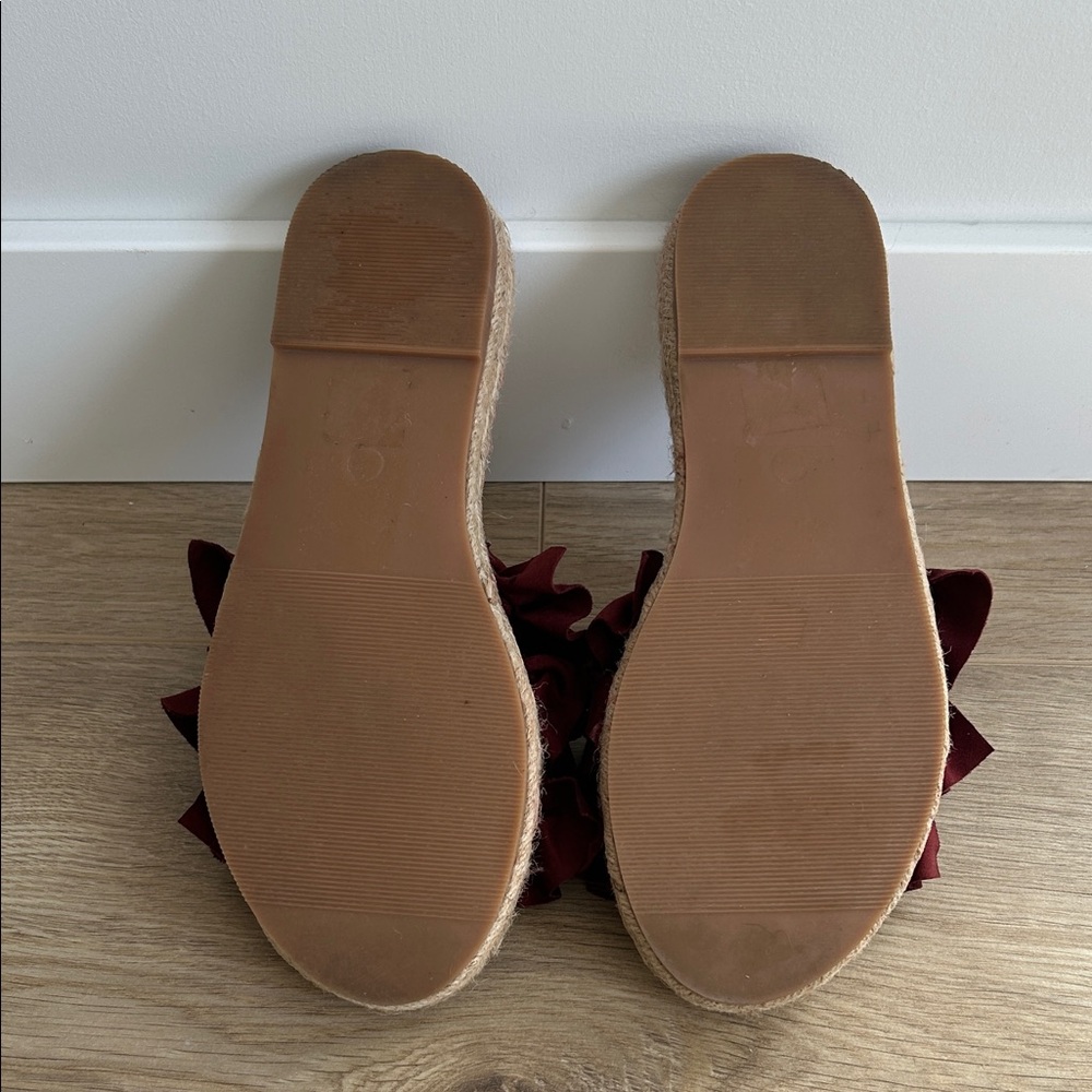 Ruffle Slides - Picture 3 of 7